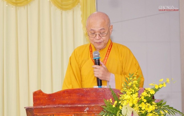 Thượng tọa Thích Huệ Đức trình danh sách nhân sự dự kiến tại phiên trù bị