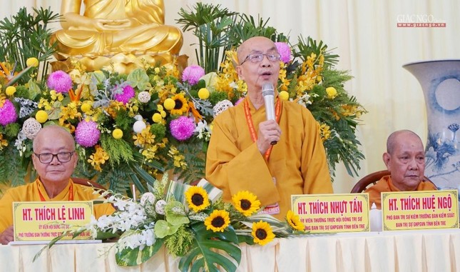 Hoà thượng Thích Nhựt Tấn lấy ý kiến biểu quyết thông qua danh sách Ban Chứng minh, Chủ tọa đoàn, Ban Thư ký, Ban Kiểm soát Đại hội