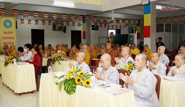 Các đại biểu biểu quyết tại phiên trù bị