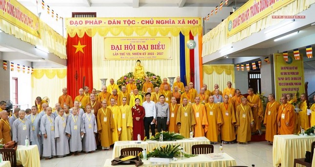 Chụp ảnh lưu niệm tại phiên trù bị