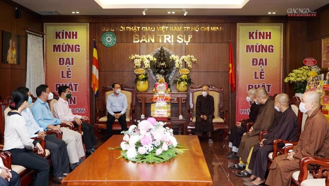 Ông Lê Hoàng Hà, Bí thư Quận ủy quận Tân Bình, lãnh đạo phường 2 (quận Tân Bình) đã đến Việt Nam Quốc Tự thăm và chúc mừng Phật đản đến chư tôn đức Ban Trị sự GHPGVN TP.HCM Ông Lê Hoàng Hà, Bí thư Quận ủy quận Tân Bình, lãnh đạo phường 2 (quận Tân Bình) đã đến Việt Nam Quốc Tự thăm và chúc mừng Phật đản đến chư tôn đức Ban Trị sự GHPGVN TP.HCM