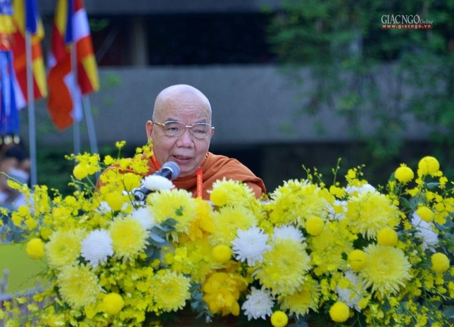 Hòa thượng Thích Thiện Tâm đọc lời cảm tạ Hòa thượng Thích Thiện Tâm đọc lời cảm tạ