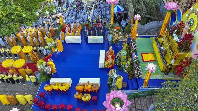 Không gian lễ khánh đản Không gian lễ khánh đản