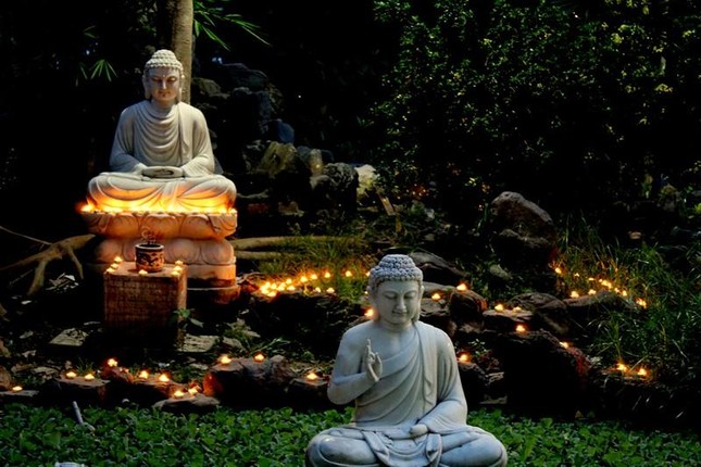 thắp sáng những ngọn đèn trí tuệ, lan tỏa thông điệp tri ân báo ân tới muôn loài thắp sáng những ngọn đèn trí tuệ, lan tỏa thông điệp tri ân báo ân tới muôn loài