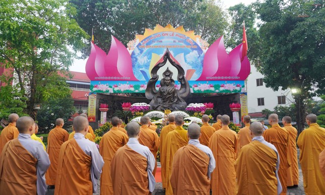 Tại Công viên Tượng đài Bồ-tát Thích Quảng Đức - Ảnh: Như Danh