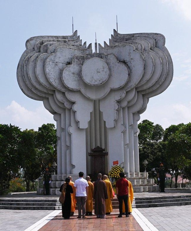 Chư tôn đức Ban Trị sự, Ban Tổ chức Đại hội thành kính tưởng niệm Chư tôn đức Ban Trị sự, Ban Tổ chức Đại hội thành kính tưởng niệm