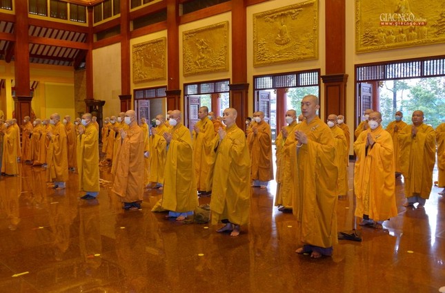 Chư tôn đức Ban Trị sự TP.HCM, TP.Thủ Đức, 22 Ban Trị sự quận huyện tham gia kỳ bố-tát Chư tôn đức Ban Trị sự TP.HCM, TP.Thủ Đức, 22 Ban Trị sự quận huyện tham gia kỳ bố-tát