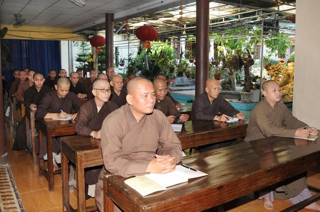 Chư Tăng hành gia tham gia lớp bồi dưỡng
