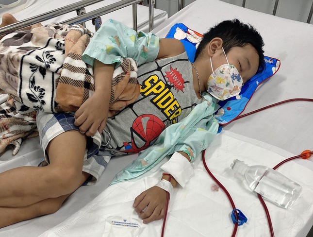 Cháu Nguyễn Ngọc Hữu Phúc, sinh năm 2011 bị bệnh suy thận Cháu Nguyễn Ngọc Hữu Phúc, sinh năm 2011 bị bệnh suy thận