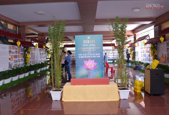 Không gian triển lãm tại sảnh Việt Nam Quốc Tự Không gian triển lãm tại sảnh Việt Nam Quốc Tự