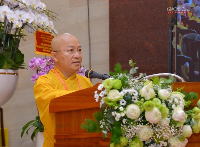 Thượng tọa Thích Nhật Từ trình bày tham luận về "dân số Phật giáo" Thượng tọa Thích Nhật Từ trình bày tham luận về "dân số Phật giáo"