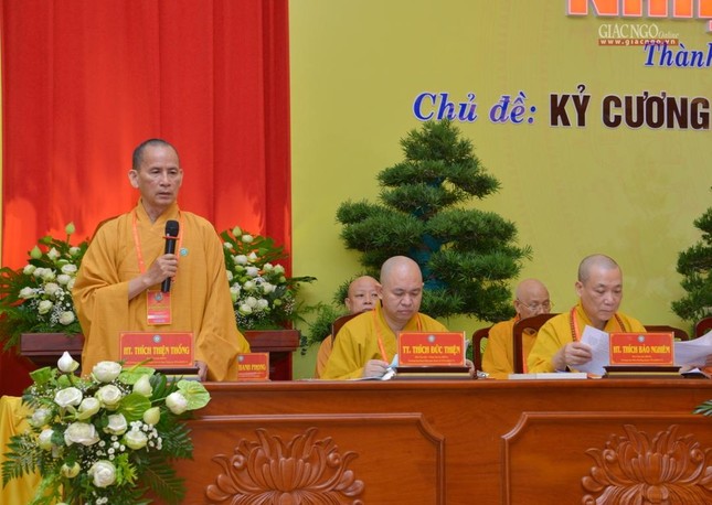 Hòa thượng Thích Thiện Thống thay mặt chủ tọa điều hành đại hội Hòa thượng Thích Thiện Thống thay mặt chủ tọa điều hành đại hội