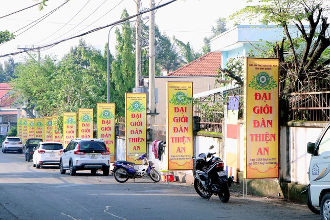 Ban Tổ chức thiết trí nhiều pano chuẩn bị Đại Giới đàn Ban Tổ chức thiết trí nhiều pano chuẩn bị Đại Giới đàn