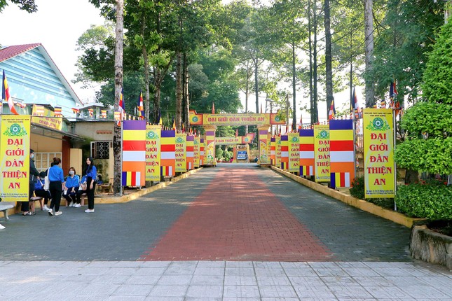 Ban Tổ chức sẽ cung thỉnh tôn ảnh cố Hòa thượng Thích Thiện An và Giới bổn từ chùa Bửu Phước về tôn trí tại Giới trường tổ đình Hội Khánh Ban Tổ chức sẽ cung thỉnh tôn ảnh cố Hòa thượng Thích Thiện An và Giới bổn từ chùa Bửu Phước về tôn trí tại Giới trường tổ đình Hội Khánh