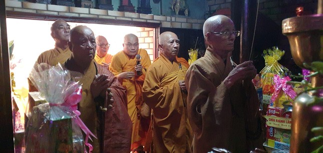 Chư tôn đức Phật giáo huyện Tuy Phong niêm hương tưởng niệm Tổ Hải Bình - Bảo Tạng Chư tôn đức Phật giáo huyện Tuy Phong niêm hương tưởng niệm Tổ Hải Bình - Bảo Tạng