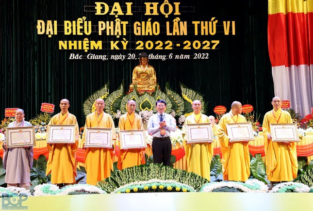 Ông Lê Ánh Dương Lê Ánh Dương trao Bằng khen đến Tăng Ni thuộc Ban Trị sự tỉnh Ông Lê Ánh Dương Lê Ánh Dương trao Bằng khen đến Tăng Ni thuộc Ban Trị sự tỉnh