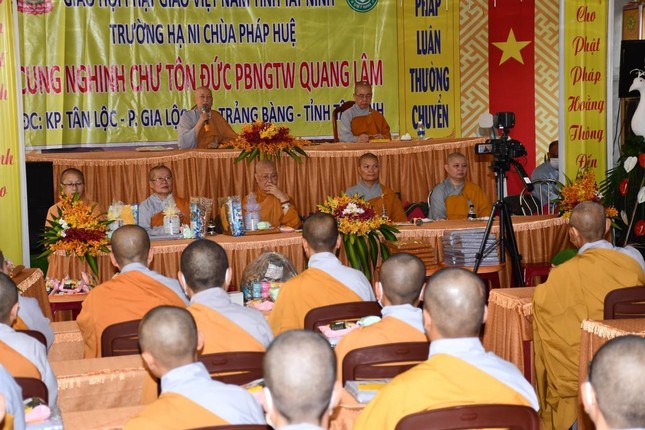 Đoàn Phân ban Ni giới Trung ương tại đạo tràng chùa Pháp Huệ