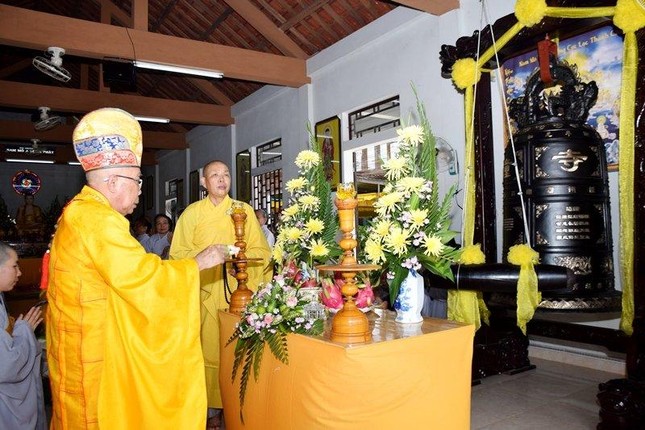 Hòa thượng Thích Thiện Tấn sái tịnh Hòa thượng Thích Thiện Tấn sái tịnh