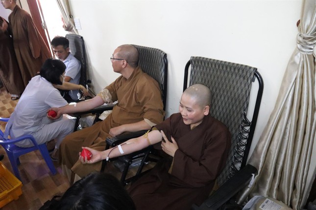 Chư Tăng Ni tỉnh Thái Bình hiến máu tại chùa Khánh Sơn Chư Tăng Ni tỉnh Thái Bình hiến máu tại chùa Khánh Sơn