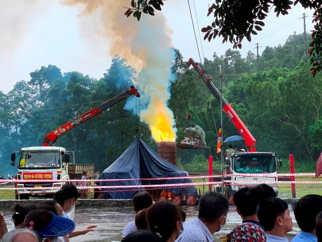 Rót đồng đúc các tôn tượng Phật, Bồ-tát