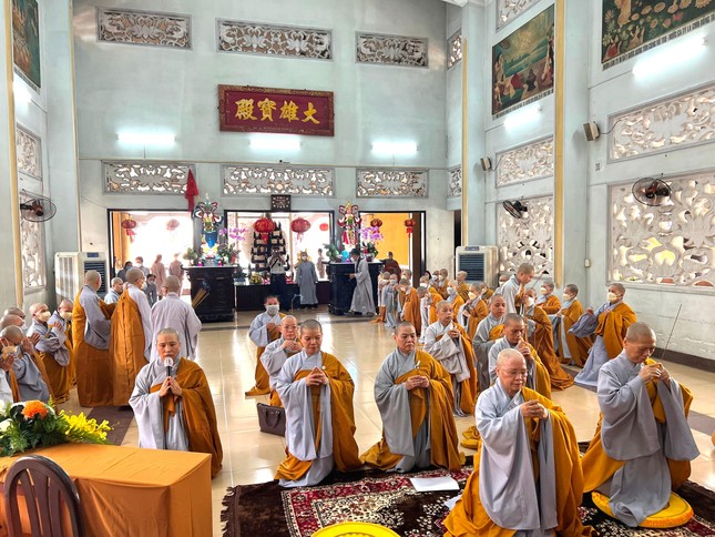 Chư Ni Phân ban Ni giới niêm hương Tam bảo Chư Ni Phân ban Ni giới niêm hương Tam bảo