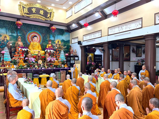 Cúng dường các trường hạ Ni an cư tập trung tại TP.HCM Cúng dường các trường hạ Ni an cư tập trung tại TP.HCM
