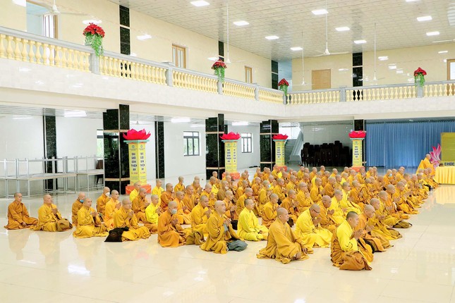 Chư Tăng thính giới Chư Tăng thính giới