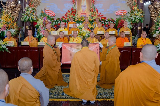 Cung an chức sự Hội đồng Thập sư Tăng