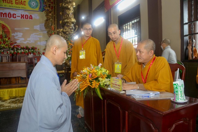 Khảo hạch giới tử Đại giới đàn Huệ Giác - Ảnh: Phương Đại