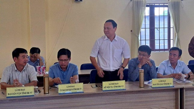 Đại diện Sở Nội vụ phát biểu tại buổi họp