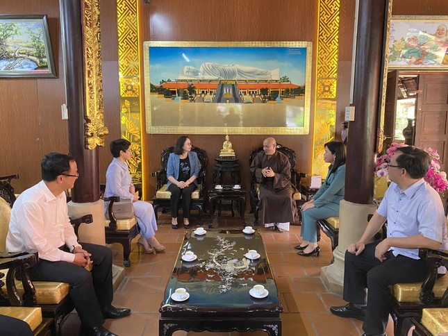 Hòa thượng Thích Huệ Thông tiếp đoàn Ủy ban Thường vụ Quốc hội Hòa thượng Thích Huệ Thông tiếp đoàn Ủy ban Thường vụ Quốc hội