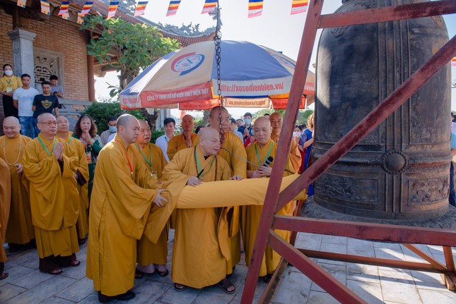 Khai Đại hồng chung chùa Linh Sơn