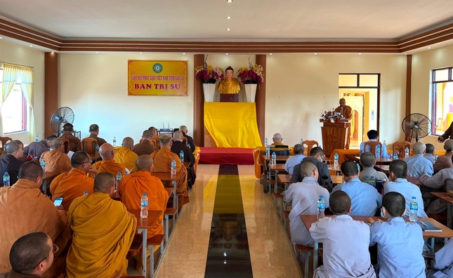 Tăng Ni tham dự buổi phổ biến pháp luật về tín ngưỡng, tôn giáo