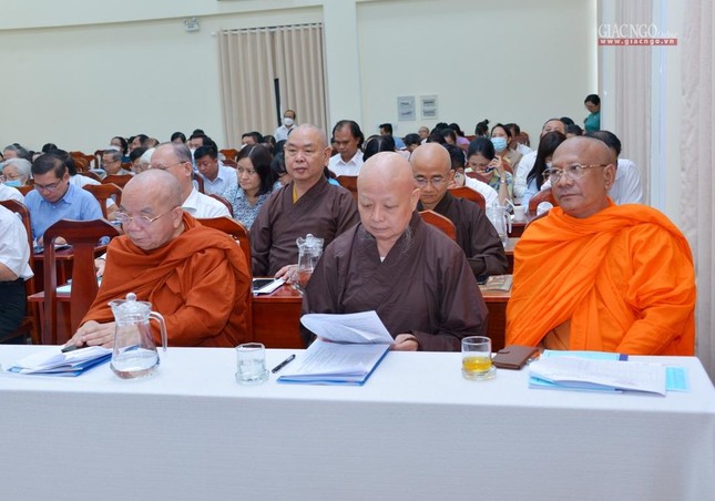 Chư tôn đức Ban Trị sự GHPGVN TP.HCM tham dự hội nghị