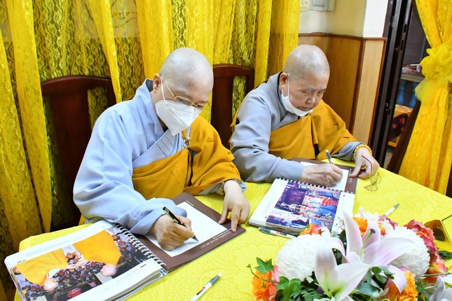 Ni trưởng Thích nữ Từ Nhẫn, Ni trưởng Thích nữ Như Thảo viết sổ tang tiễn biệt