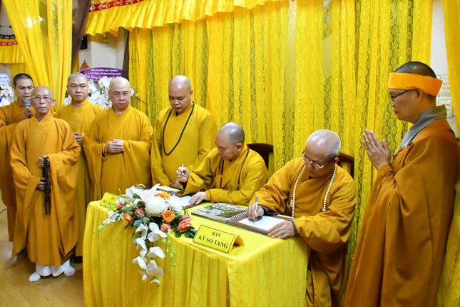 Viết sổ tang lưu niệm Viết sổ tang lưu niệm