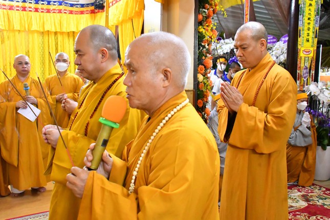 Thượng tọa Thích Giác Dũng đã có lời ai điếu với môn đồ pháp quyến Thượng tọa Thích Giác Dũng đã có lời ai điếu với môn đồ pháp quyến