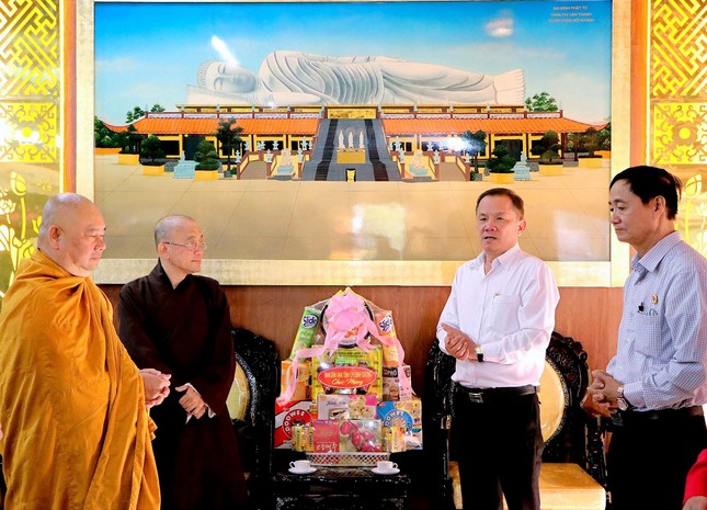 ông Huỳnh Phú Quý chúc mừng chư tôn đức mùa Vu lan an lạc ông Huỳnh Phú Quý chúc mừng chư tôn đức mùa Vu lan an lạc