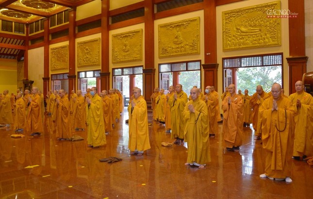 Trang nghiêm ngày Tự tứ của chư Tăng GHPGVN TP.HCM