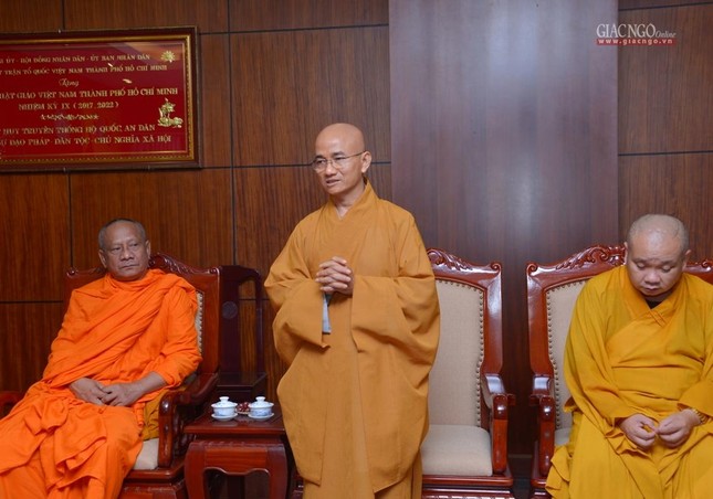 Thượng tọa Thích Thiện Quý thông tin đến đoàn về Đại lễ kỳ siêu tại Việt Nam Quốc Tự Thượng tọa Thích Thiện Quý thông tin đến đoàn về Đại lễ kỳ siêu tại Việt Nam Quốc Tự