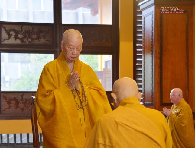 Cử hành tác pháp đối thú Tự tứ theo nghi thức Thượng tọa