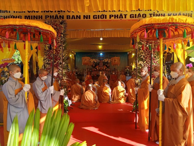 Đại diện môn đồ pháp quyến, Ni sư Thích nữ Đồng Nghiêm dâng lời cảm niệm tỏ lòng thương kính vô biên Đại diện môn đồ pháp quyến, Ni sư Thích nữ Đồng Nghiêm dâng lời cảm niệm tỏ lòng thương kính vô biên