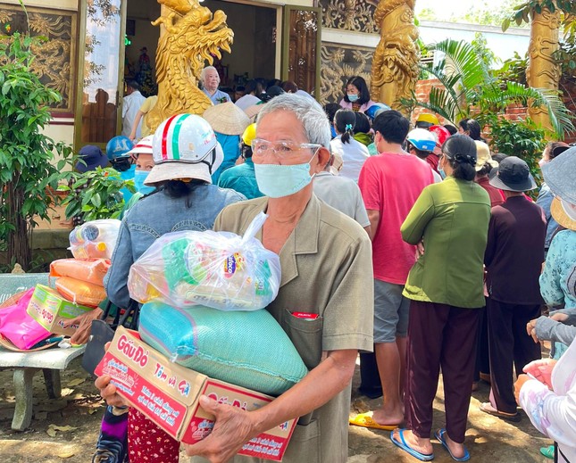 Chùa Bảo An tặng 200 phần quà đến người nghèo trên địa bàn Chùa Bảo An tặng 200 phần quà đến người nghèo trên địa bàn