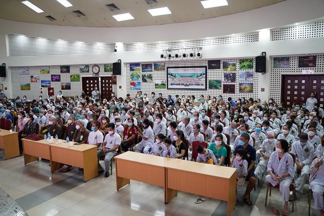 Lễ Vu lan ở bệnh viện truyền đi thông điệp suy nghĩ tích cực, lạc quan, mong họ sớm khỏe mạnh để có thể trở về bên gia đình Lễ Vu lan ở bệnh viện truyền đi thông điệp suy nghĩ tích cực, lạc quan, mong họ sớm khỏe mạnh để có thể trở về bên gia đình