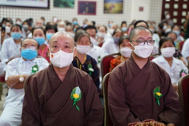 Hòa thượng Thích Bảo Nghiêm tham dự Đại lễ Vu lan của những bệnh nhân đang điều trị bệnh máu tại Viện Huyết học - Truyền máu Trung ương Hòa thượng Thích Bảo Nghiêm tham dự Đại lễ Vu lan của những bệnh nhân đang điều trị bệnh máu tại Viện Huyết học - Truyền máu Trung ương