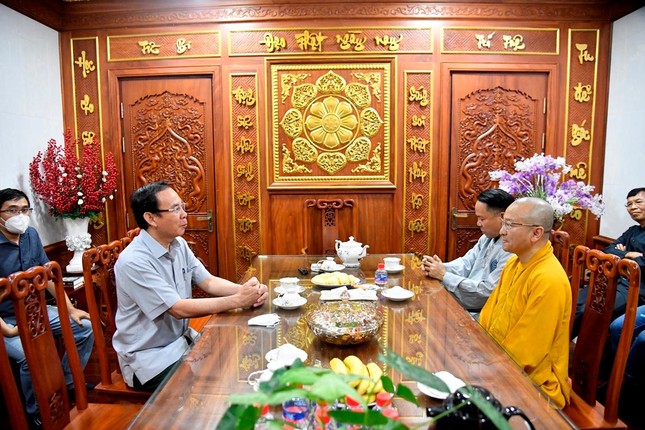 Bí thư Thành ủy TP.HCM Nguyễn Văn Nên khích lệ tiếp tục tổ chức các chương trình thiện nguyện của chùa Giác Ngộ Bí thư Thành ủy TP.HCM Nguyễn Văn Nên khích lệ tiếp tục tổ chức các chương trình thiện nguyện của chùa Giác Ngộ