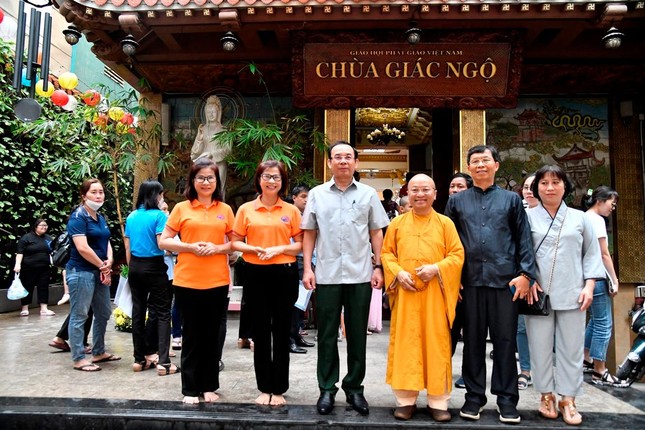 Bí thư Thành ủy TP.HCM Nguyễn Văn Nên đã chụp ảnh kỷ niệm tại chùa Giác Ngộ Bí thư Thành ủy TP.HCM Nguyễn Văn Nên đã chụp ảnh kỷ niệm tại chùa Giác Ngộ