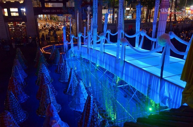 Ánh sáng lung linh trong không gian trang nghiêm của Đại lễ Ánh sáng lung linh trong không gian trang nghiêm của Đại lễ