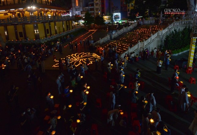 Dâng lời nguyện cầu khắp cõi mười phương chư Phật Dâng lời nguyện cầu khắp cõi mười phương chư Phật