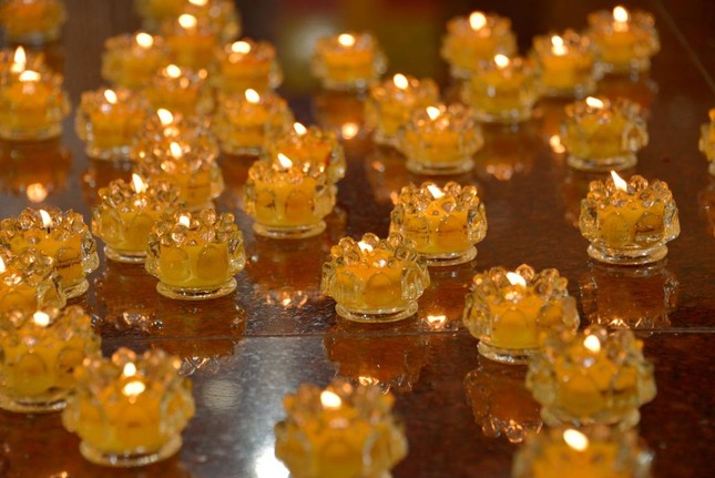 Ngọn đèn biểu trưng cho ánh sáng của trí tuệ Ngọn đèn biểu trưng cho ánh sáng của trí tuệ